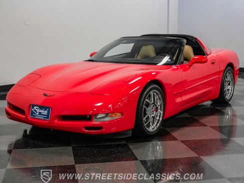 Used 1998 Chevrolet Corvette Coupe w/ Roof Pkg RWD image 20