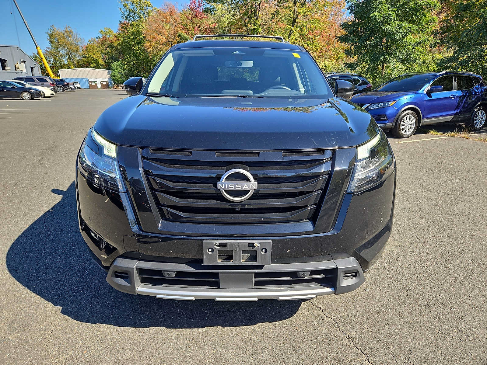 Used 2023 Nissan Pathfinder SL w/ Black Appearance Package AWD/4WD image 2