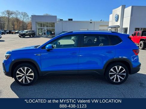 Used 2023 Volkswagen Taos SE w/ Panoramic Sunroof Package AWD/4WD image 9