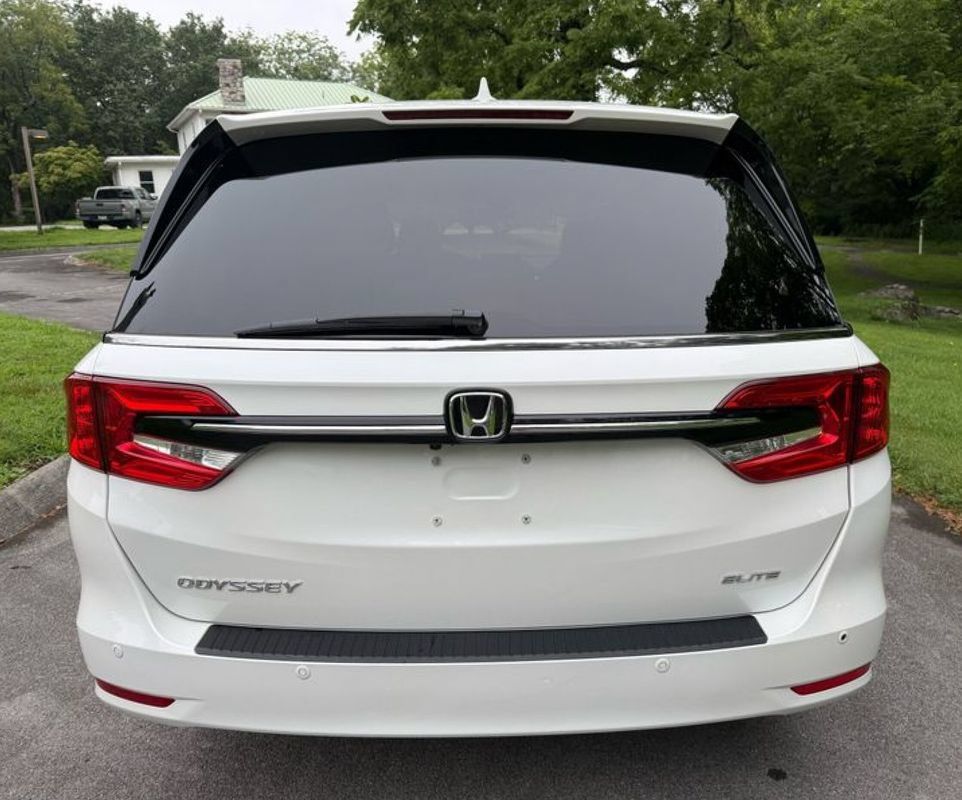 Used 2023 Honda Odyssey Elite image 8