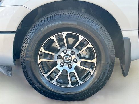 Used 2020 Nissan Titan SV w/ SV Convenience Package image 31