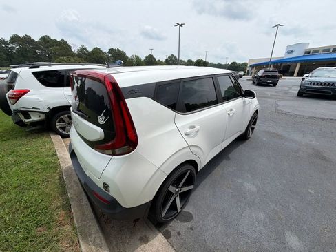 Used 2022 Kia Soul LX FWD image 3