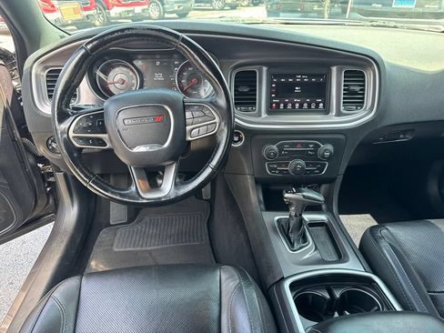 Used 2020 Dodge Charger SXT w/ Leather Interior Group RWD image 16