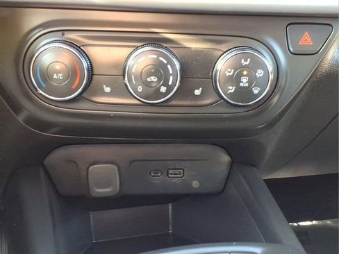 Used 2025 Chevrolet Trax LS w/ LS Convenience Package image 20