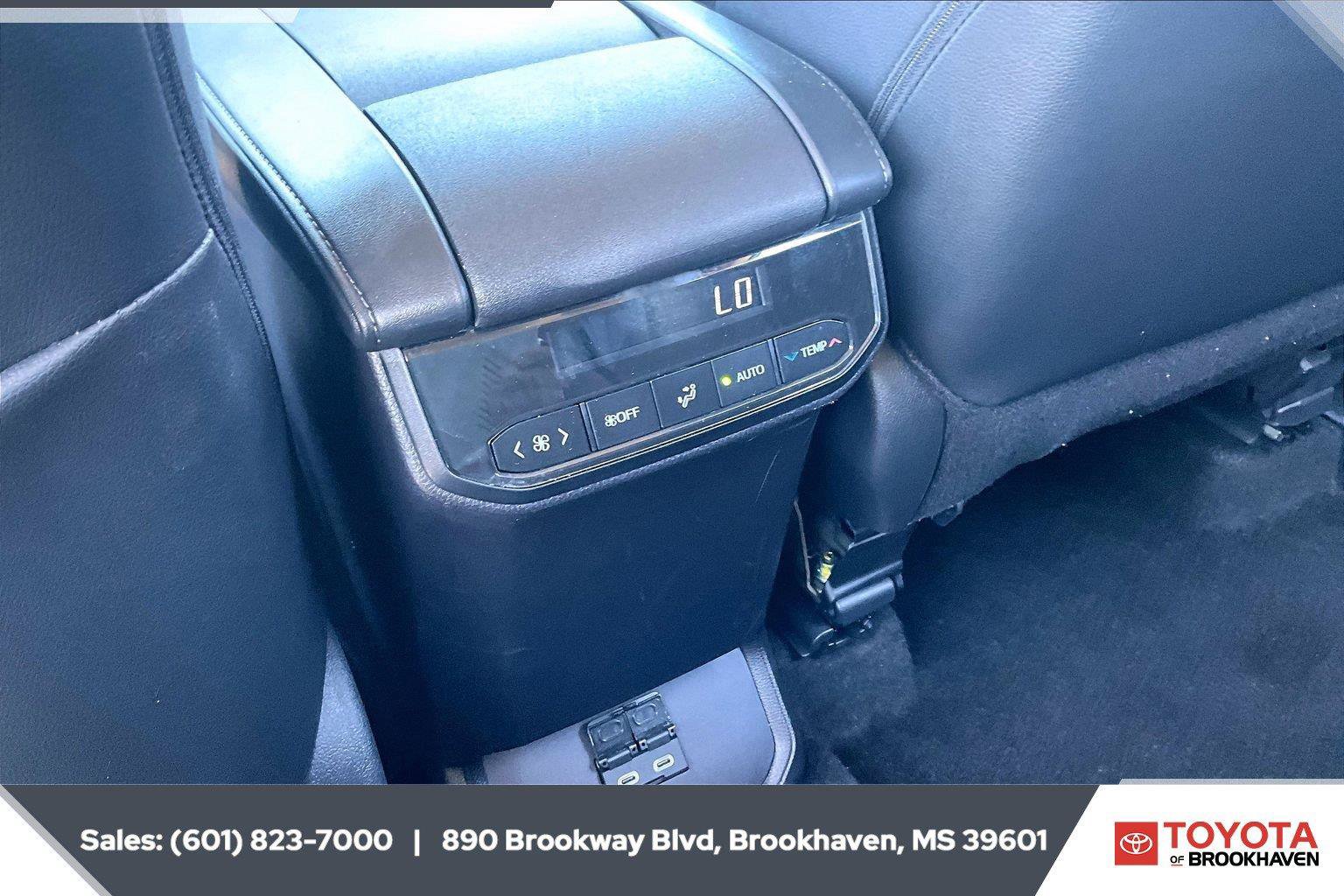 Used 2026 Toyota Highlander XLE AWD/4WD image 25