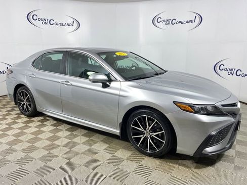 Used 2023 Toyota Camry SE w/ Cold Weather Package image 1