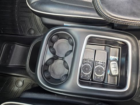 Used 2019 Chrysler Pacifica Limited w/ Advanced Safetytec Group FWD image 41