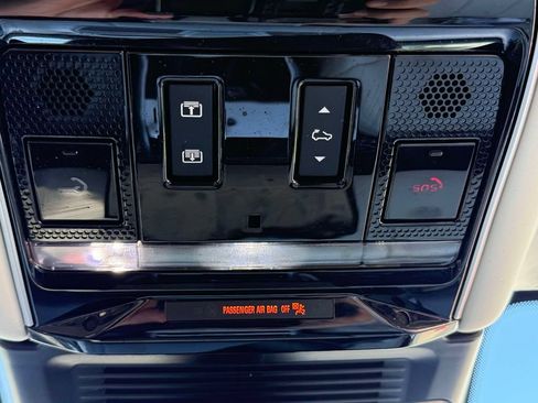 Used 2024 Land Rover Range Rover SV AWD/4WD image 25
