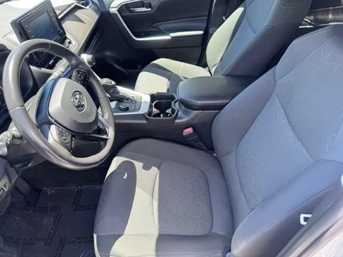 Used 2021 Toyota RAV4 XLE w/ Convenience Package AWD/4WD image 11