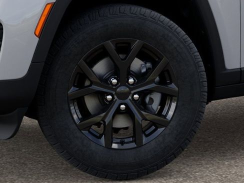 New 2025 Jeep Grand Cherokee Altitude image 8