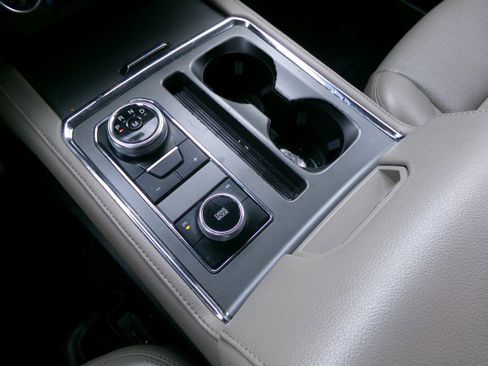 Used 2021 Ford Expedition XLT image 23