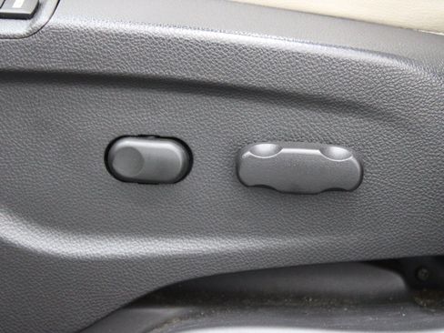 Used 2019 Buick Encore Essence FWD image 19