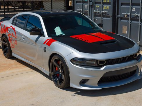 Used 2019 Dodge Charger GT w/ Blacktop Package RWD image 18