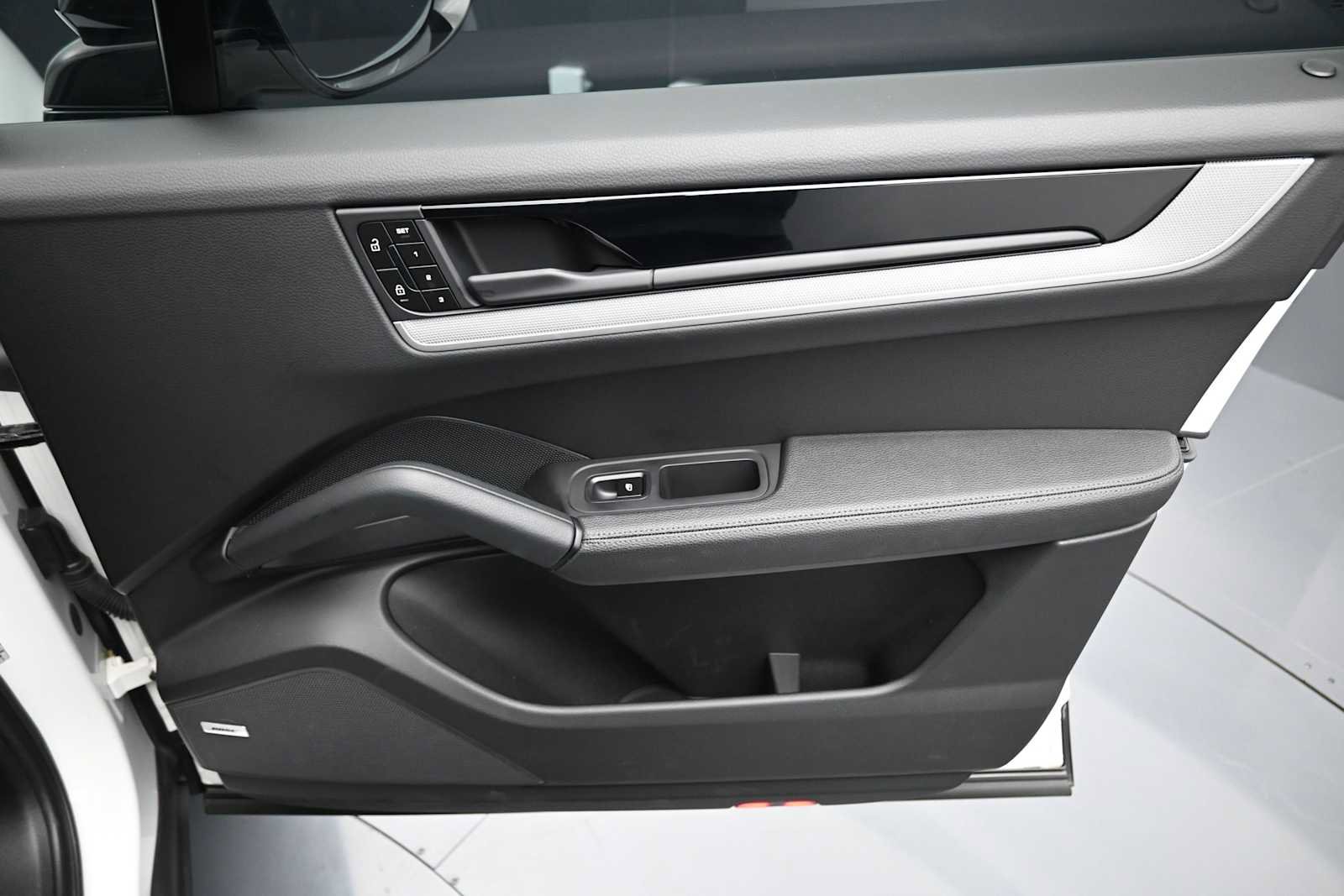 Certified 2024 Porsche Cayenne AWD/4WD image 23