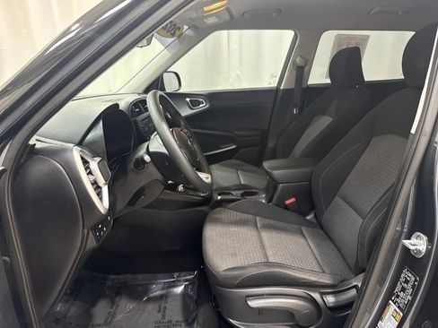 Used 2020 Kia Soul S FWD image 12
