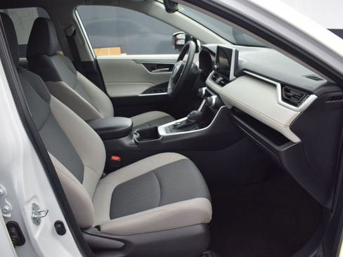 Used 2025 Toyota RAV4 XLE image 10