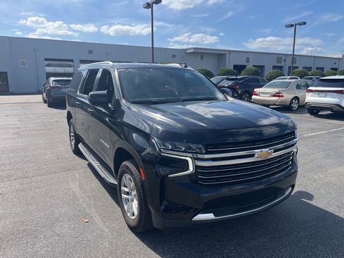 Used 2022 Chevrolet Suburban LT image 12