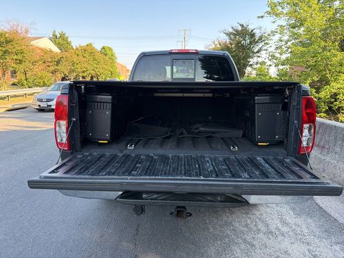 Used 2011 Nissan Frontier SV w/ SV Premium Utility Pkg AWD/4WD image 17
