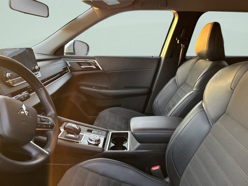 Used 2024 Mitsubishi Outlander SE image 33