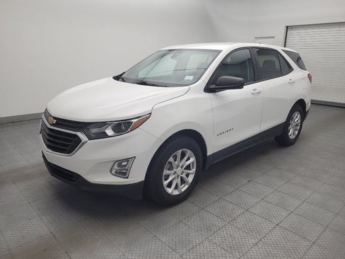 Used 2021 Chevrolet Equinox LS w/ LPO, Cargo Package FWD image 2