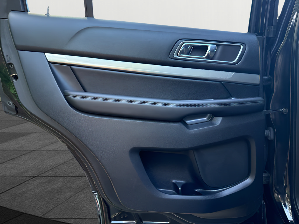 Used 2019 Ford Explorer XLT w/ Equipment Group 202A AWD/4WD image 29