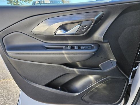 Used 2022 GMC Terrain SLE w/ Driver Convenience Package image 29