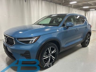 Used 2025 Volvo XC40 B5 Core