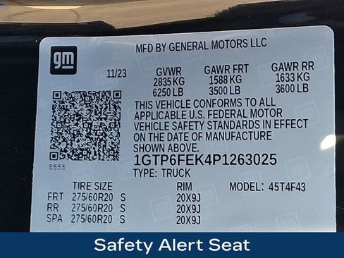 Used 2023 GMC Canyon Denali image 32