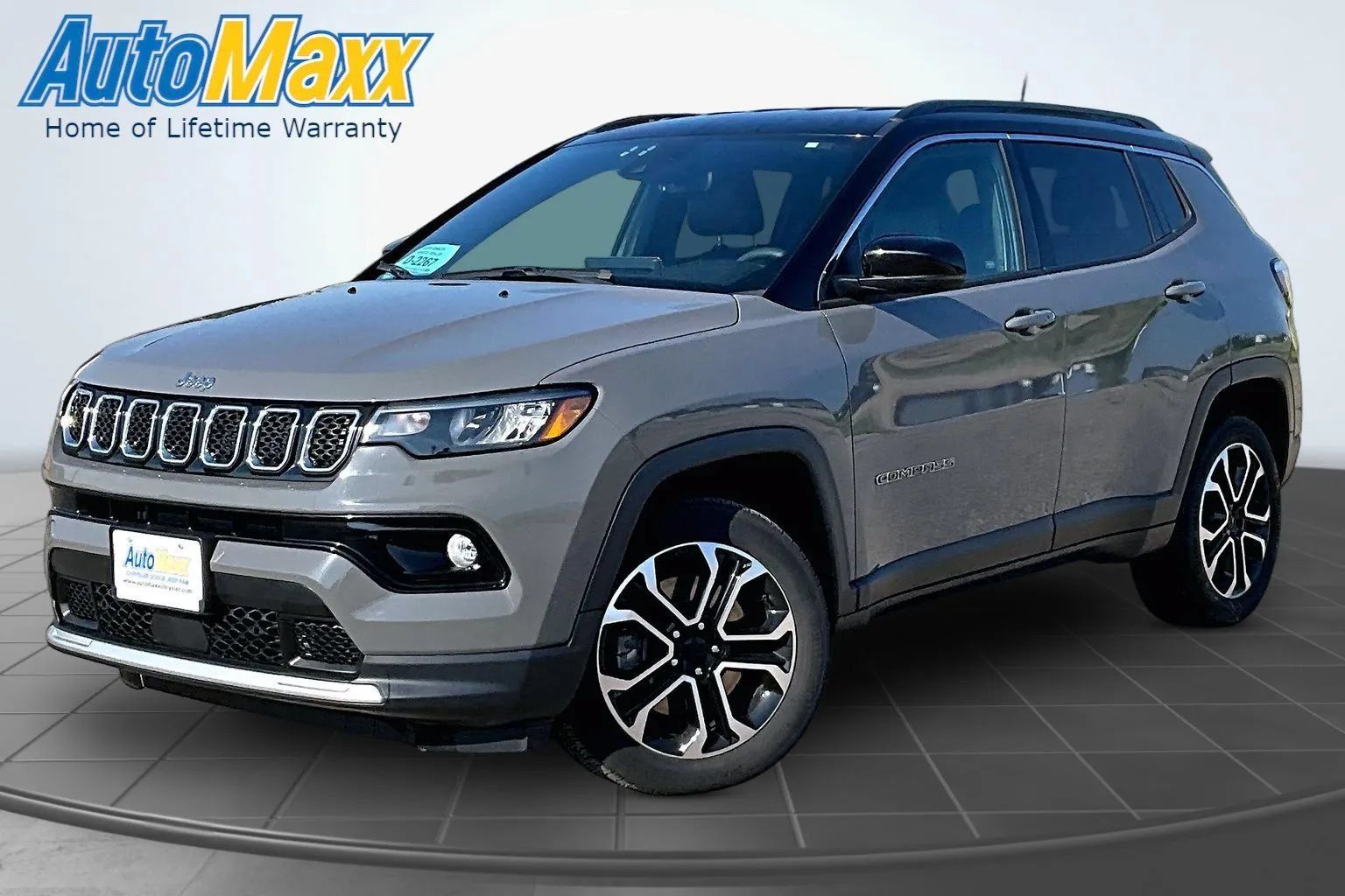 Used 2023 Jeep Compass Limited AWD/4WD image 1
