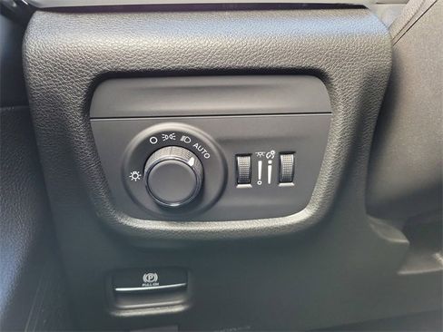 New 2025 Jeep Grand Cherokee L Altitude image 12