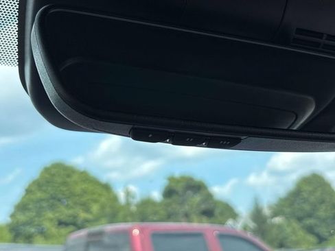 Used 2025 Toyota Tacoma SR5 AWD/4WD image 34