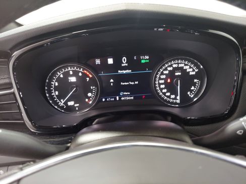 Used 2023 Cadillac XT5 Premium Luxury w/ Technology Package AWD/4WD image 7
