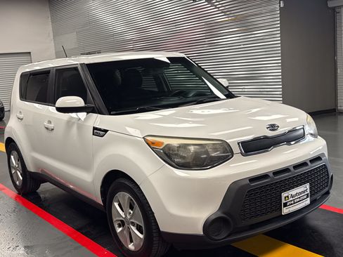 Used 2015 Kia Soul FWD image 6