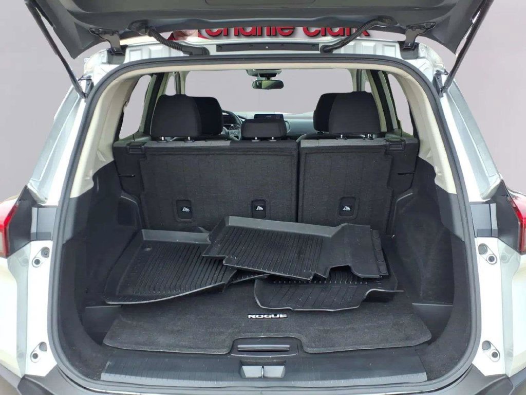 Used 2023 Nissan Rogue SV FWD image 9