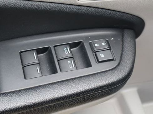 Used 2017 Honda Pilot Touring image 24