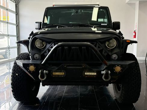 Used 2018 Jeep Wrangler Unlimited Sport image 2