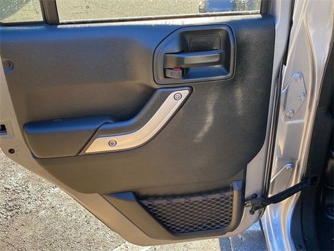 Used 2017 Jeep Wrangler Unlimited Sahara image 10