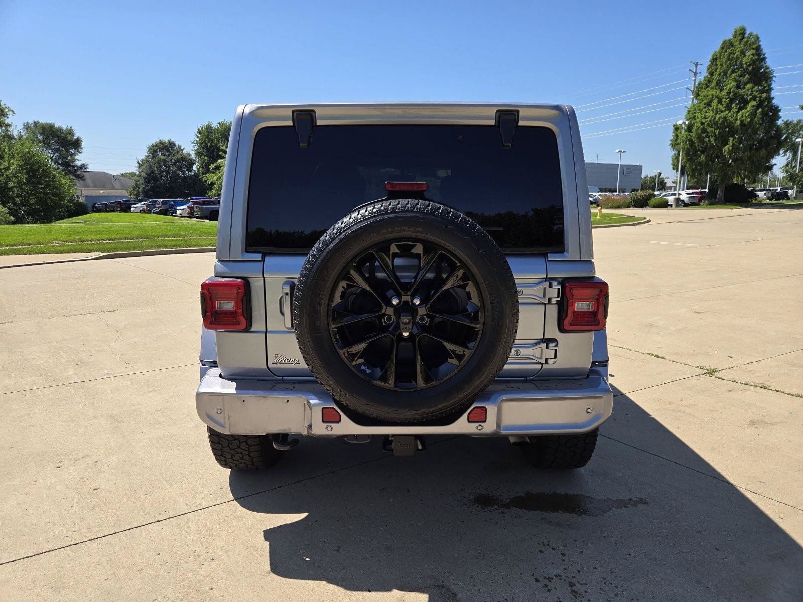 Used 2021 Jeep Wrangler Unlimited Sahara AWD/4WD image 8