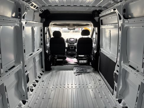 Used 2025 RAM ProMaster 2500 w/ Storage Group image 6