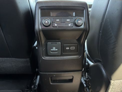 Certified 2022 GMC Acadia SLT w/ Elevation Edition AWD/4WD image 20
