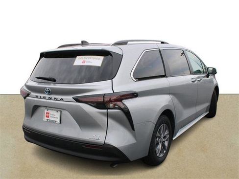 Certified 2024 Toyota Sienna XLE image 4