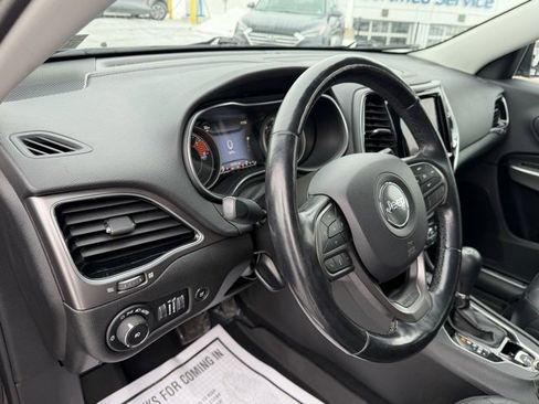 Used 2019 Jeep Cherokee Limited image 32