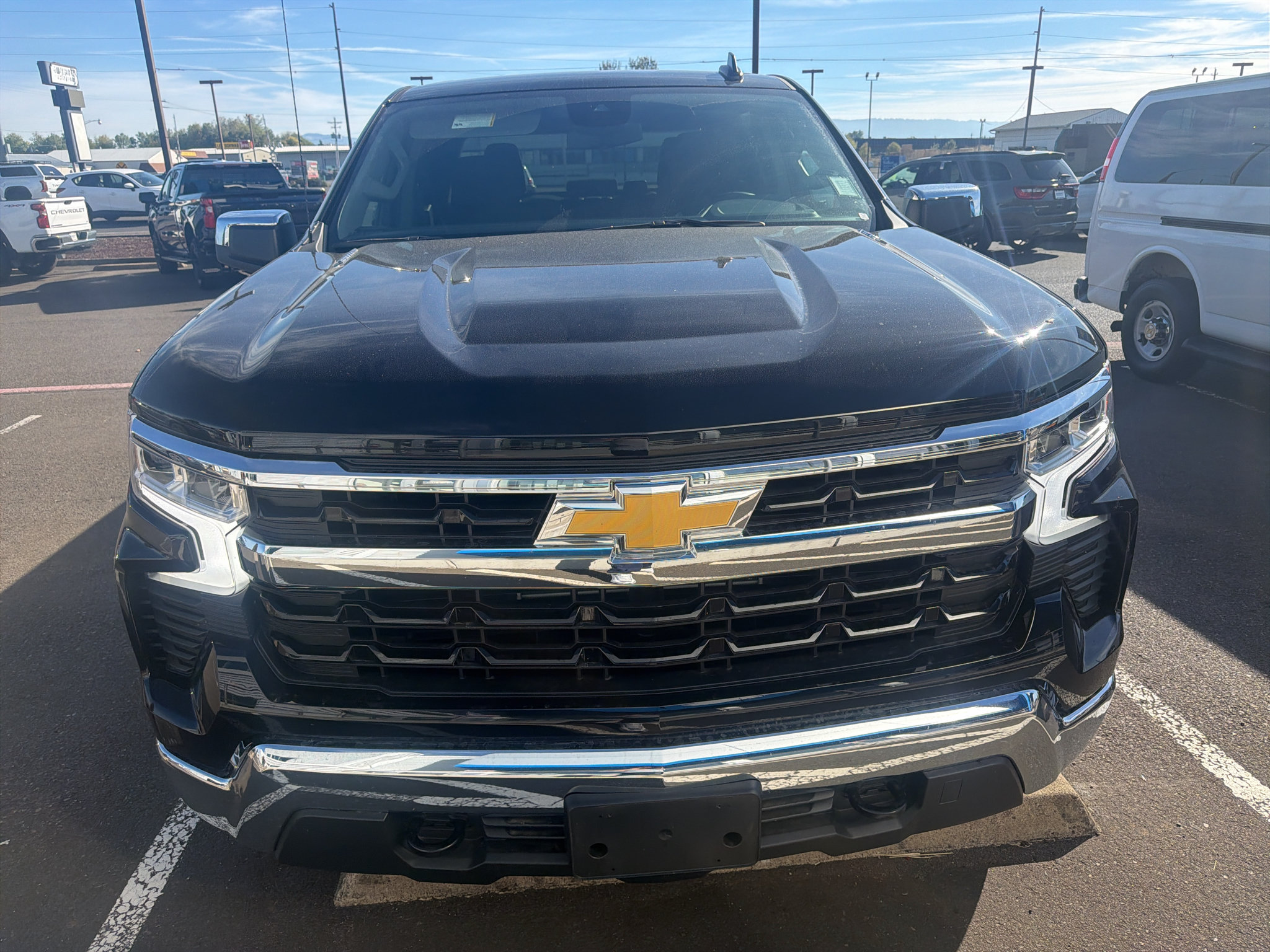 Used 2026 Chevrolet Silverado 1500 LT AWD/4WD image 2