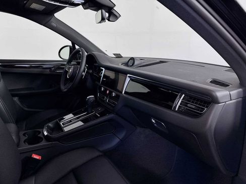 New 2025 Porsche Macan image 30
