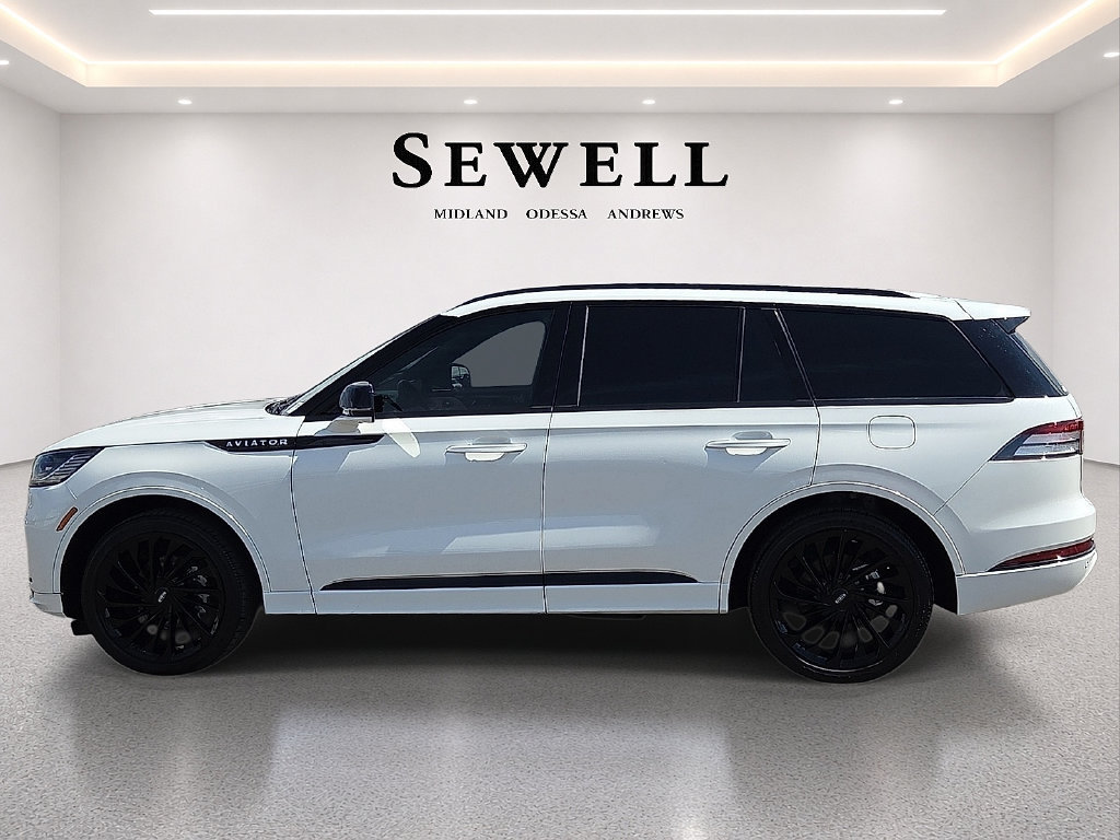 Used 2025 Lincoln Aviator Reserve w/ Equipment Group 201A AWD/4WD image 2