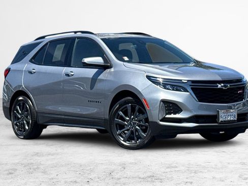 Used 2023 Chevrolet Equinox RS FWD image 2