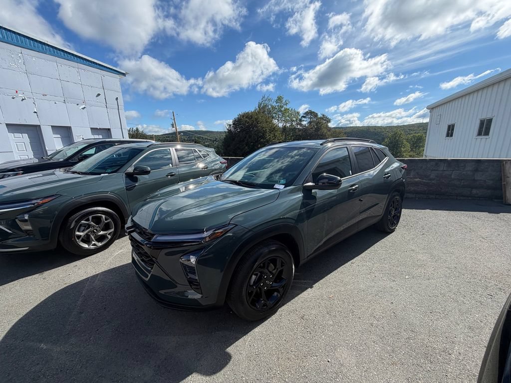 New 2026 Chevrolet Trax LT w/ Midnight Edition FWD image 2