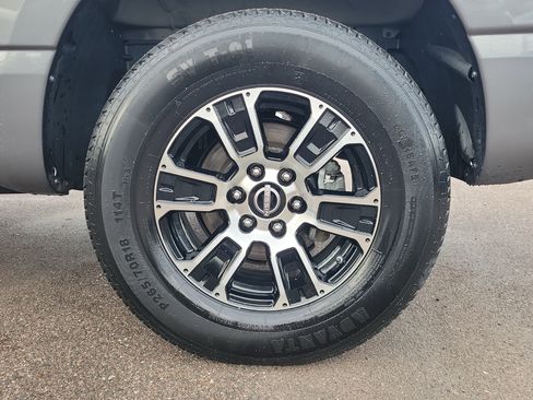 Used 2023 Nissan Titan SV image 7