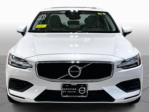 Used 2019 Volvo S60 T6 Momentum image 3