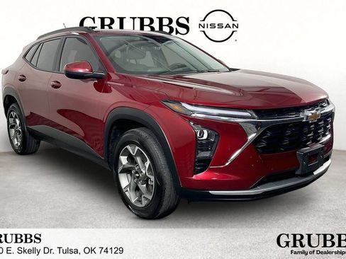 Used 2025 Chevrolet Trax LT w/ LT Convenience Package FWD image 1
